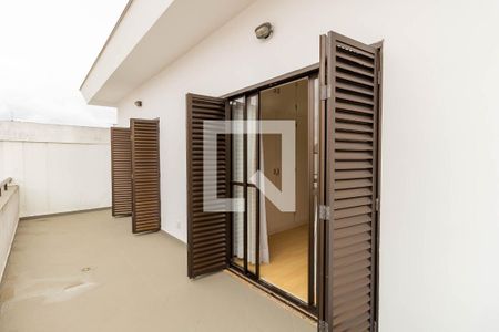 Casa à venda com 450m², 4 quartos e 8 vagas Casa à venda com 450m², 4 quartos e 8 vagasVaranda