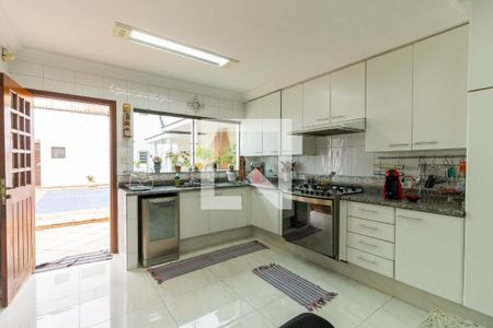 Casa à venda com 450m², 4 quartos e 8 vagas Casa à venda com 450m², 4 quartos e 8 vagasCozinha