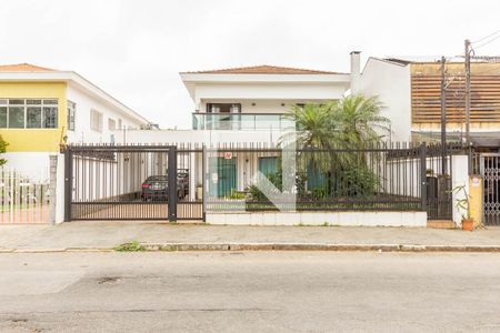 Casa à venda com 450m², 4 quartos e 8 vagas Casa à venda com 450m², 4 quartos e 8 vagasFachada