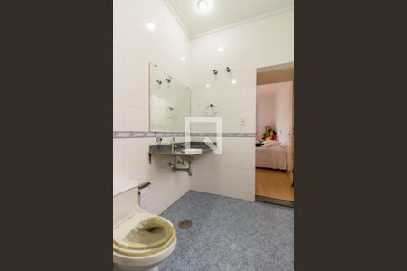 Casa à venda com 450m², 4 quartos e 8 vagas Casa à venda com 450m², 4 quartos e 8 vagasBanheiro da Suíte 3