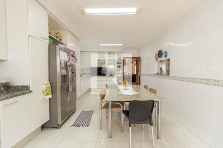 Casa à venda com 450m², 4 quartos e 8 vagas Casa à venda com 450m², 4 quartos e 8 vagasCozinha