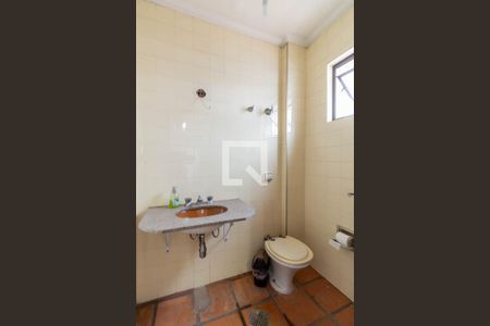 Casa à venda com 450m², 4 quartos e 8 vagas Casa à venda com 450m², 4 quartos e 8 vagasBanheiro Salão 2