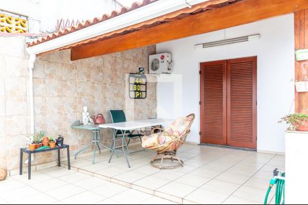 Casa à venda com 255m², 3 quartos e 5 vagasSacada do Quarto suíte