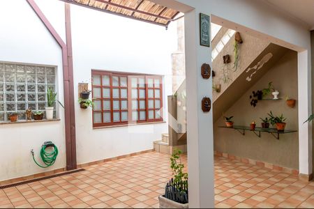 Casa à venda com 255m², 3 quartos e 5 vagasQuintal