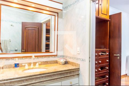 Casa à venda com 255m², 3 quartos e 5 vagasBanheiro da Suíte 2