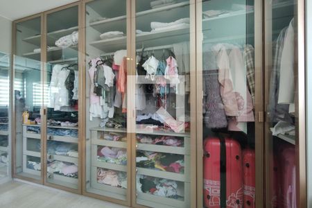 Apartamento à venda com 210m², 2 quartos e 2 vagas Apartamento à venda com 210m², 2 quartos e 2 vagasCloset