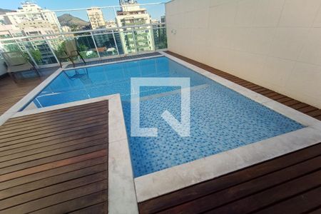 Apartamento à venda com 210m², 2 quartos e 2 vagas Apartamento à venda com 210m², 2 quartos e 2 vagasÁrea comum - Piscina