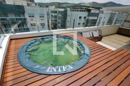Apartamento à venda com 210m², 2 quartos e 2 vagas Apartamento à venda com 210m², 2 quartos e 2 vagasÁrea comum - Piscina