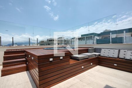 Apartamento à venda com 210m², 2 quartos e 2 vagas Apartamento à venda com 210m², 2 quartos e 2 vagasÁrea comum - Piscina