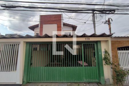 Casa à venda com 125m², 3 quartos e 2 vagas Casa à venda com 125m², 3 quartos e 2 vagasFachada