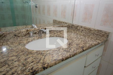 Casa à venda com 170m², 3 quartos e 4 vagasBanheiro da Suíte