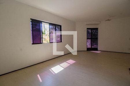 Casa à venda com 568m², 6 quartos e 6 vagasQuarto 5 - Suíte