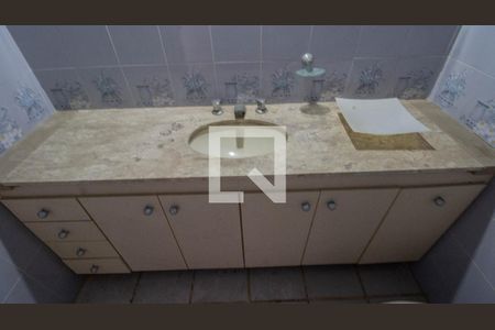 Casa à venda com 568m², 6 quartos e 6 vagasBanheiro 4