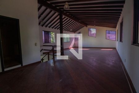Casa à venda com 568m², 6 quartos e 6 vagasTerraço