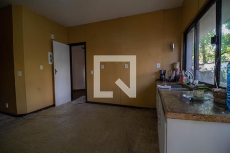 Casa à venda com 568m², 6 quartos e 6 vagasCozinha 