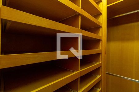 Casa para alugar com 130m², 3 quartos e 2 vagas Casa para alugar com 130m², 3 quartos e 2 vagasDetalhe do closet da suíte