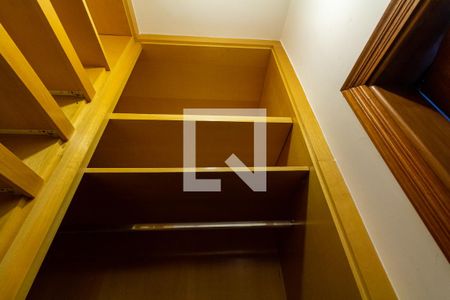 Casa para alugar com 130m², 3 quartos e 2 vagas Casa para alugar com 130m², 3 quartos e 2 vagasDetalhe do closet da suíte