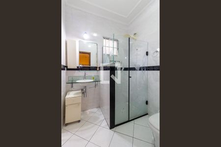 Casa para alugar com 130m², 3 quartos e 2 vagas Casa para alugar com 130m², 3 quartos e 2 vagasBanheiro social