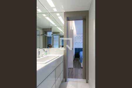 Apartamento para alugar com 176m², 4 quartos e 4 vagasBanheiro das Suítes 2 e 3