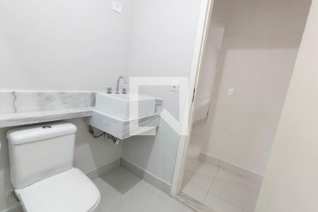 Casa para alugar com 100m², 2 quartos e 2 vagas Casa para alugar com 100m², 2 quartos e 2 vagasBanheiro
