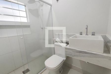 Casa para alugar com 100m², 2 quartos e 2 vagas Casa para alugar com 100m², 2 quartos e 2 vagasBanheiro