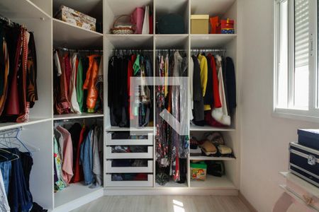 Apartamento à venda com 115m², 2 quartos e 3 vagas Apartamento à venda com 115m², 2 quartos e 3 vagasCloset Suíte