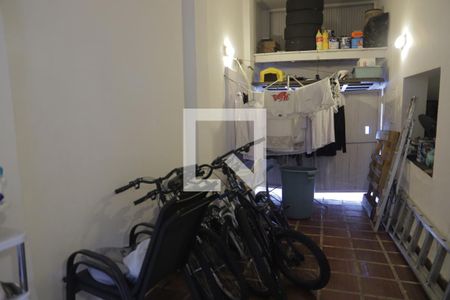 Casa à venda com 220m², 5 quartos e 2 vagasÁrea de Serviço