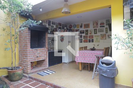 Casa à venda com 220m², 5 quartos e 2 vagasChurrasqueira