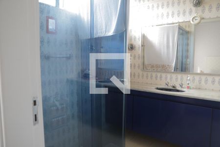 Casa à venda com 220m², 5 quartos e 2 vagasBanheiro da Suíte