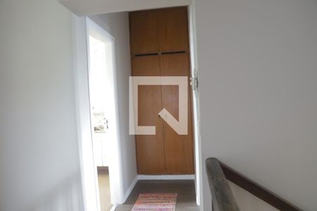 Casa à venda com 220m², 5 quartos e 2 vagasCorredor