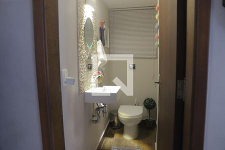 Casa à venda com 220m², 5 quartos e 2 vagasLavabo