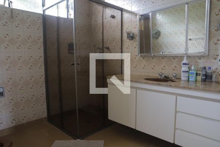 Casa à venda com 220m², 5 quartos e 2 vagasBanheiro