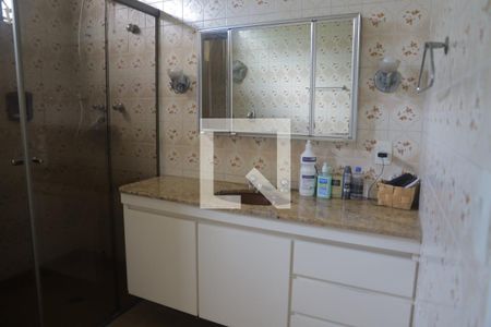 Casa à venda com 220m², 5 quartos e 2 vagasBanheiro