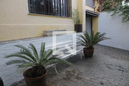 Casa à venda com 220m², 5 quartos e 2 vagasEntrada