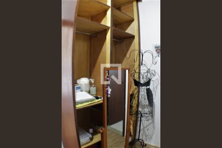 Casa de condomínio à venda com 420m², 5 quartos e 4 vagasCloset do quarto 3