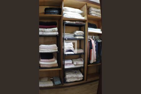 Casa de condomínio à venda com 420m², 5 quartos e 4 vagasCloset do quarto 4