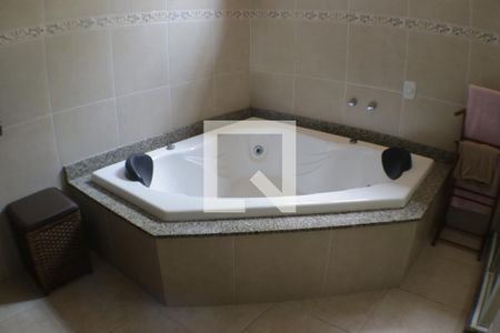 Casa de condomínio à venda com 420m², 5 quartos e 4 vagasBanheiro do Quarto 4