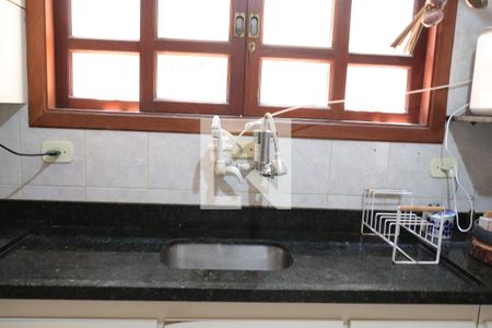 Casa à venda com 167m², 3 quartos e 3 vagascozinha