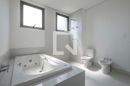 Apartamento à venda com 270m², 3 quartos e 4 vagasSuíte 1 - Banheiro 1