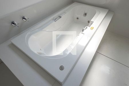 Apartamento à venda com 270m², 3 quartos e 4 vagasSuíte 1 - Banheiro 1