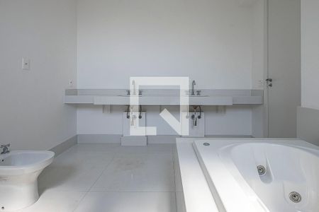 Apartamento à venda com 270m², 3 quartos e 4 vagasSuíte 1 - Banheiro 1