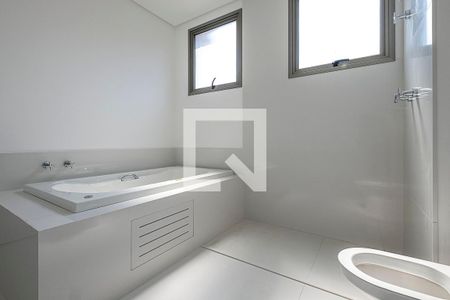 Apartamento à venda com 270m², 3 quartos e 4 vagasSuíte 1 - Banheiro 1