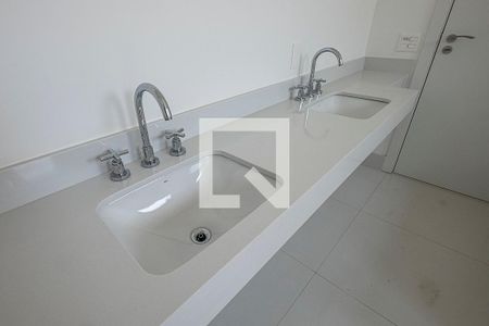 Apartamento à venda com 270m², 3 quartos e 4 vagasSuíte 1 - Banheiro 1