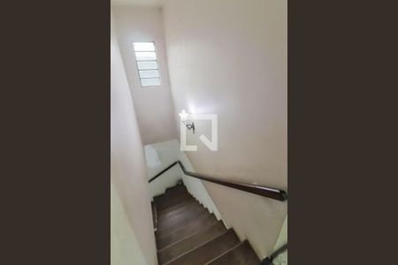 Casa para alugar com 200m², 3 quartos e 1 vaga Casa para alugar com 200m², 3 quartos e 1 vagaEscadas