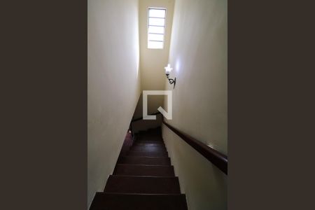 Casa para alugar com 200m², 3 quartos e 1 vagaEscada