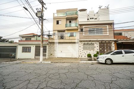 Casa à venda com 190m², 3 quartos e 4 vagas Casa à venda com 190m², 3 quartos e 4 vagasFachada