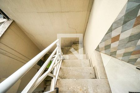 Casa à venda com 190m², 3 quartos e 4 vagas Casa à venda com 190m², 3 quartos e 4 vagasEscada