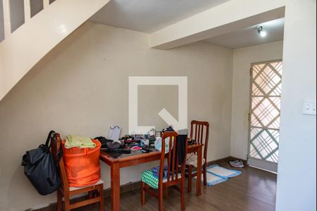 Casa à venda com 163m², 4 quartos e 2 vagas Casa à venda com 163m², 4 quartos e 2 vagasSala