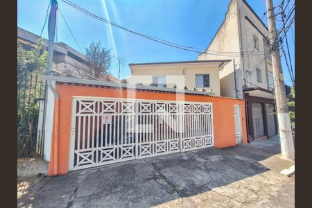Casa à venda com 163m², 4 quartos e 2 vagas Casa à venda com 163m², 4 quartos e 2 vagasFachada