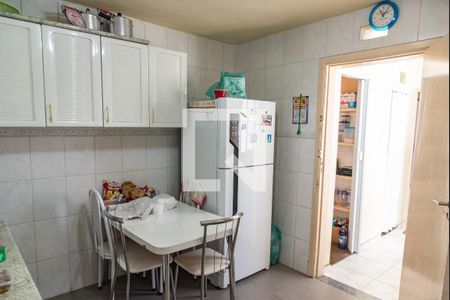 Casa à venda com 163m², 4 quartos e 2 vagas Casa à venda com 163m², 4 quartos e 2 vagasCozinha